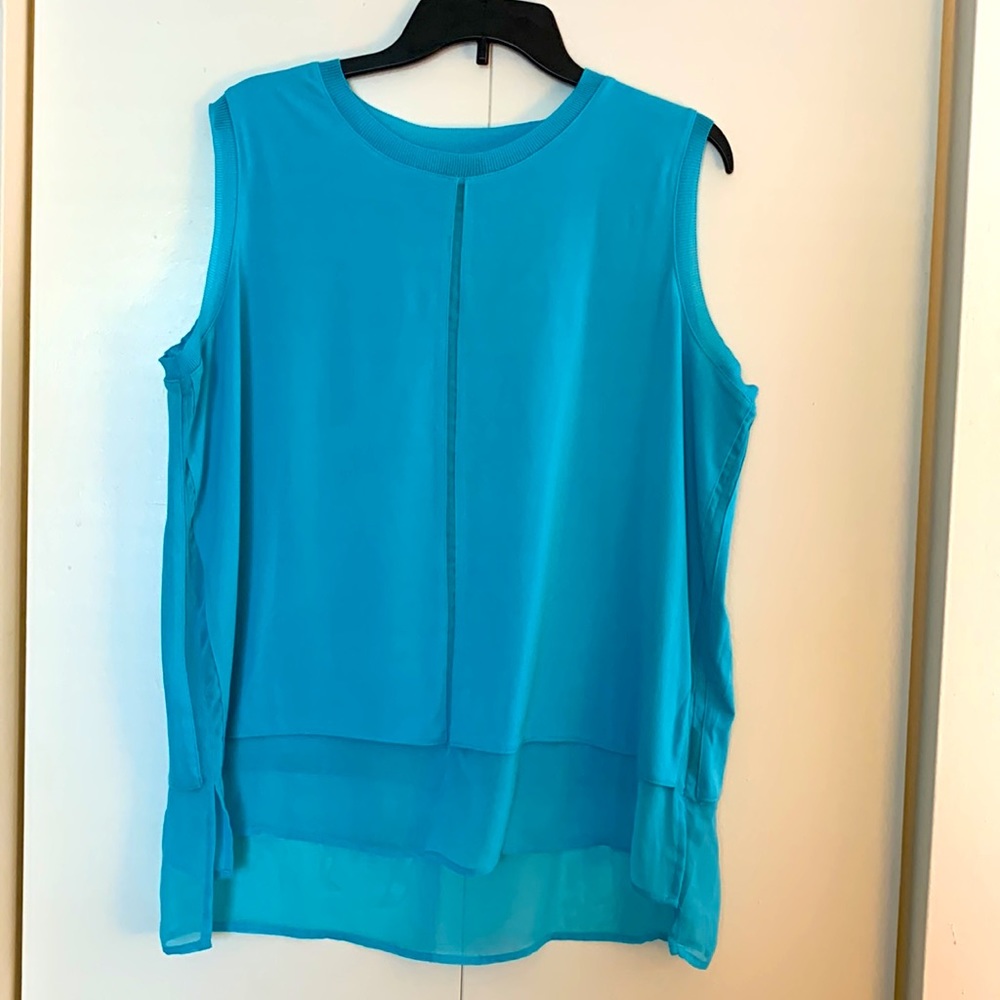 Sleeveless business casual blouse